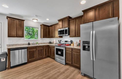 4BR Townhouse King Bed 2-Story Near NC State - Foto 22