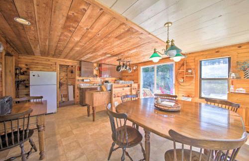 Cozy Cottage on Cat Cove with Wraparound Deck! - Foto 6