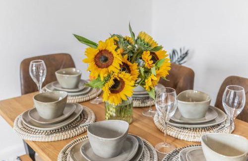 Stylish 4Bed Executive Stay WiFi and Parking - Photo 53