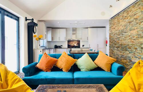 6 Bedroom Bungalow Ascot Racecourse LegoLand Windsor Castle 75" TV - Foto 7