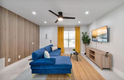 Downtown Home with Basketball, Firepit and Just 20 Miles to Disney - Foto 1