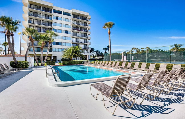 Our House at the Beach Lakeside - Photo 3