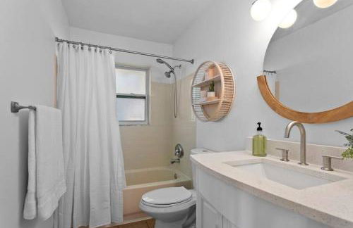 Sunny Palm Cottage W/ Hot Tub + Fire Pit + Grill + 10 to Beach! - Foto 11