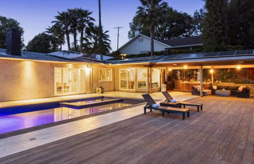 Middlebury Heights with Pool - Foto 1