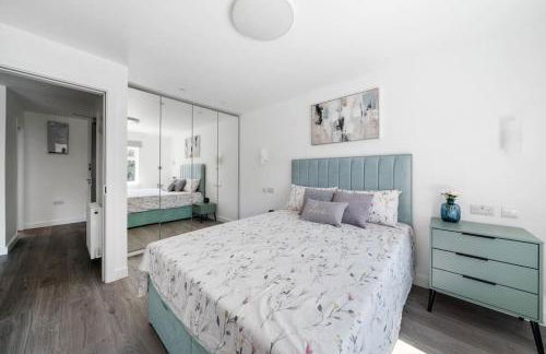 Newly Refurbished 2 Bed Flat - Photo 28