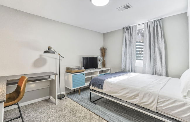 5BD Dog Friendly Family Getaway Near Downtown! - Photo 48