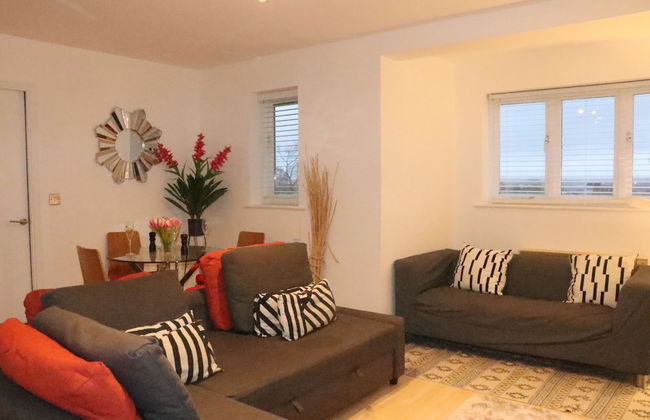 Skyline Haven Modern 2BR w/ Free Parking & 4kTV - Photo 74