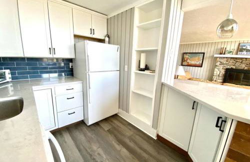 Cozy Charming Ski Chalet Sleeps 11 - Foto 16