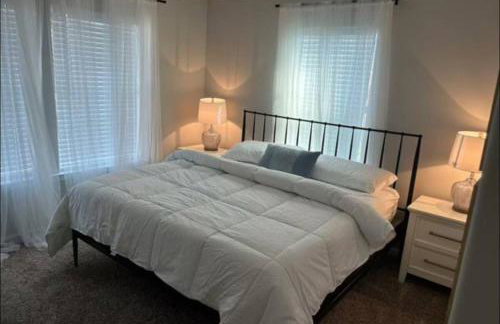 Cozy 2BR with King Bed 3 min to Beach - Foto 4