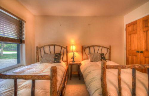 Stratton Mountain Condo with a Hot Tub! Sleeps 12! - Photo 51