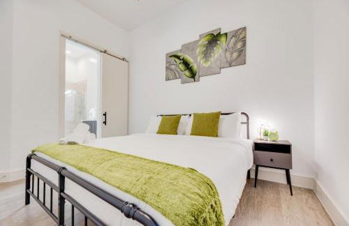 Snappy loft style 2BR I Gym I Parking I Workspace - Photo 15