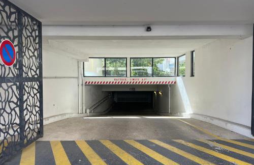 Lumière Parisienne Spacious 2BR Apartment with Terrace Free Parking Near Metro Line 13 - Foto 18