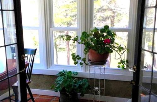 Luxurious Riverfront Cottage with a Hot Tub and a Fireplace near the Twin Lakes, Connecticut - Foto 16