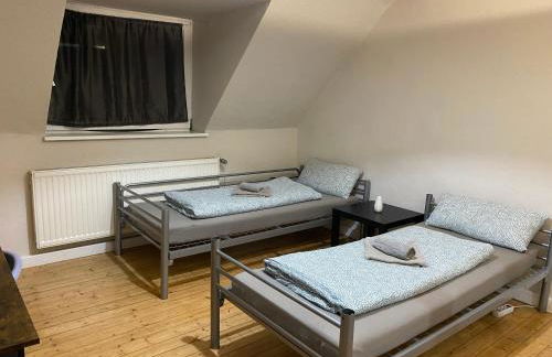 Duisburg FeelHome, Flughafen nah,2-Schlafzimmer, Badewanne, Zentral, WiFi, Top Floor - Foto 5