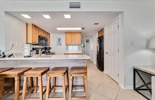 1br/1ba Sleeps 4 Near Beach w/ Breathtaking Ocean Views - Photo 11