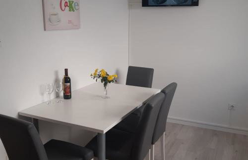 Apartments by the sea Igrane, Makarska - 10033 - Photo 15