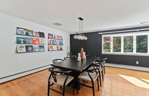 Walk to the Beach - Modern Home with FirePit and Bikes - Foto 27