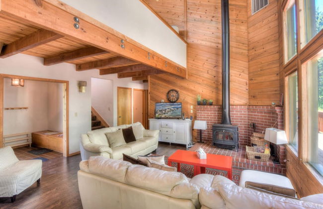 Northwoods Hangout Near Tahoe Donner - Foto 10