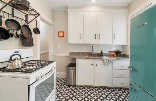 Downtown Beverly Minutes to Salem+Train w/Parking - Photo 14