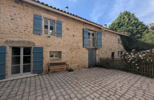 Home in Nanteuil-en-Vallée - Foto 1