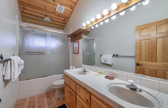 Wolf s Lair by Avantstay Swiss Chalet w Private Hot Tub Access to Northstar Resort Community - Photo 14