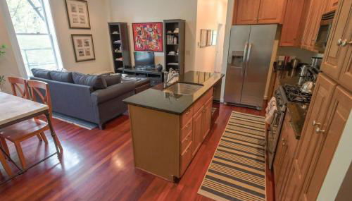 Above Maxwell Wine Bar - Super Central 2Bed 2Bath - Photo 2