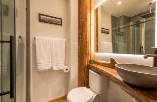 Bear Lodge with private Pool, Hottub, and Sauna! - Photo 32