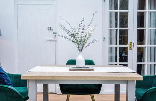 Stylish 4 Bedroom Home in Port Sunlight with 7 Beds Perfect for Business Bookings and Groups - Foto 17