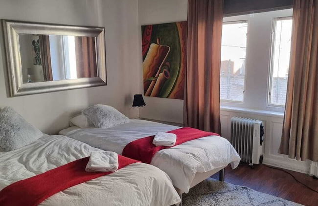 Apartment Sleeps 4 Near Shopping Street - Photo 5