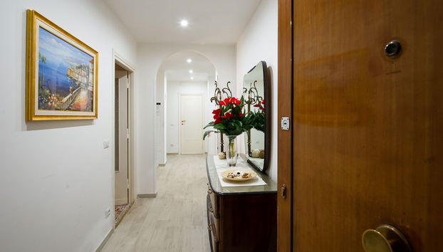 House Bonifacio - Foto 2, Entrada (vista interior)