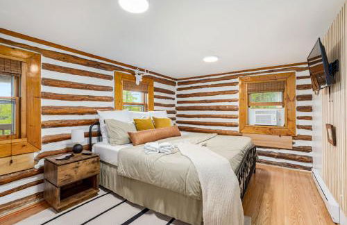 Modernized Log Cabin w Hot Tub Fire Pit & Views - Photo 18