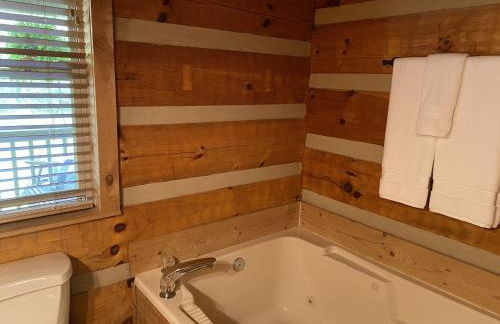 Sweet - 2 Bedrooms, 2 Baths, Sleeps 6 Cabin by RedAwning - Foto 25