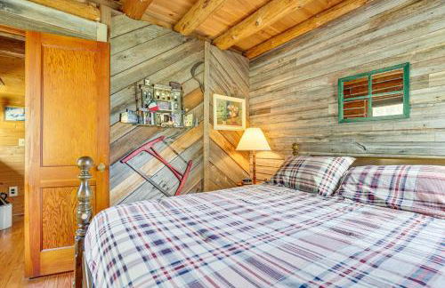 Log Cabin with Pond and Trail Access in Almond! - Foto 14