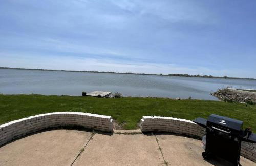 4 Bedroom Lakefront Home with Private Beach on Cedar Point Chaussee - Photo 74