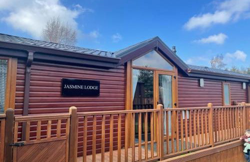 Jasmine Lodge, 2 bedroom with hot tub - Felmoor Park - Photo 6