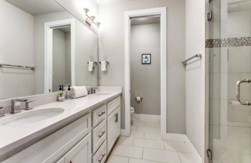 Cozy 3BR Luxury Townhome Near Uptown Skyline WFH Friendly - Foto 15