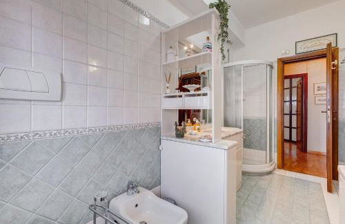 The Elegant Penthouse - Ampio Attico con Posto Auto - Foto 21