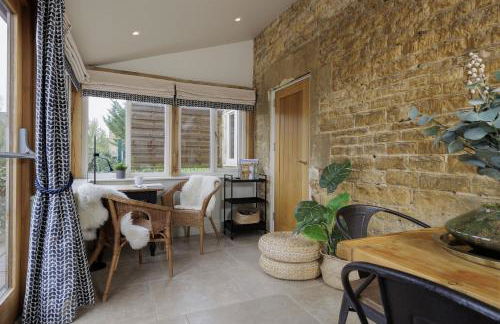 Longborough House - Photo 14