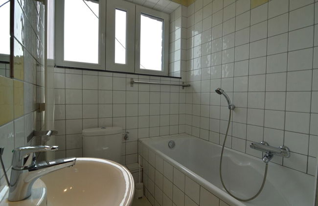 Grand Villa With Bubble Bath - Photo 41