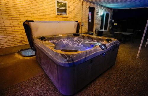 Pool and Hot Tub Access Luxury Roy Oasis! - Photo 32