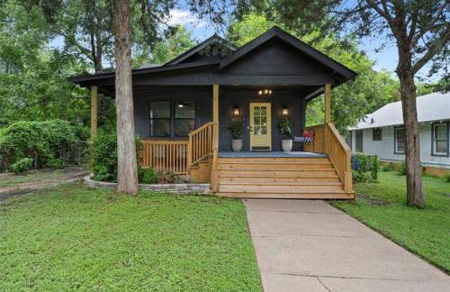 The Pinewood House - Photo 1