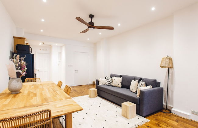 2 Bed Apartment Right on Trafalgar Square - Photo 33