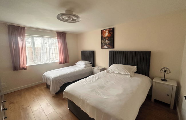 2 Bedroom Apartment-sleeps 6-parking-wifi - Photo 9