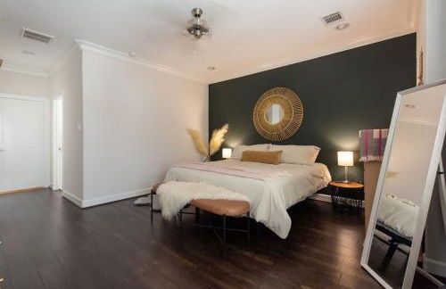 15mi to FIFA l Walkable l Gym l Garage l Heights! - Foto 4