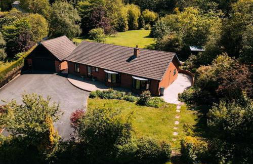 Country Crabtree Bungalow with large wild garden - Photo 14