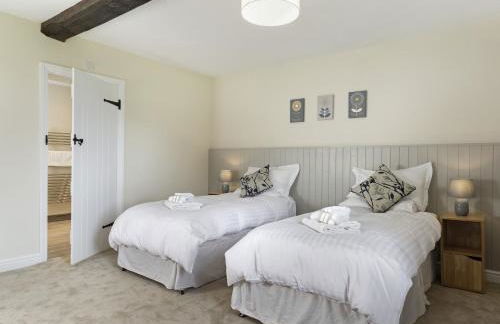 Broad Meadows Farmhouse 8 Guests - Photo 17