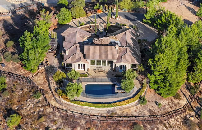 Hilltop Estate w/ Pool, Hot Tub, Fire Pit, Views Cleveland Vista by Avantstay - Foto 1