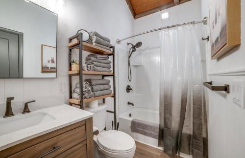 Chic Greek Peak Ski Resort Townhome with Balconies! - Foto 12