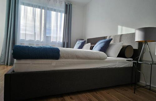 CASA8070 - Exklusive große Maisonette-Wohnung 91 qm für Familien, Gruppen, Geschäftsreisende, inklusive Parkplatz, WLAN, Kaffee und Tee, voll ausgestattet für 1 bis 9 Personen, zentrumsnah an der Autobahn A9 Ingolstadt-Süd - Photo 49