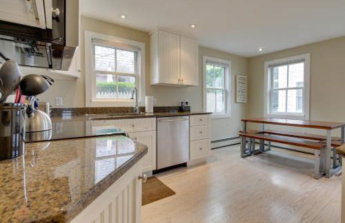 Walk to Beach and Commercial Street! Condo with Patio - Foto 10